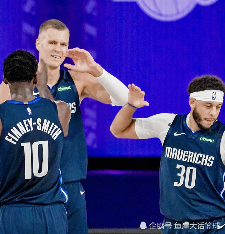 官方-利物浦观众热烈欢呼！，Rookie迎来十赛季出色发挥观众掌声雷动-官方